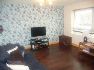 Flat Sinclair Road in Greater London