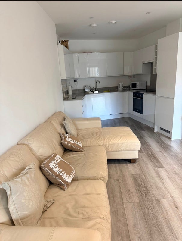 Room North Circular Road in Greater London