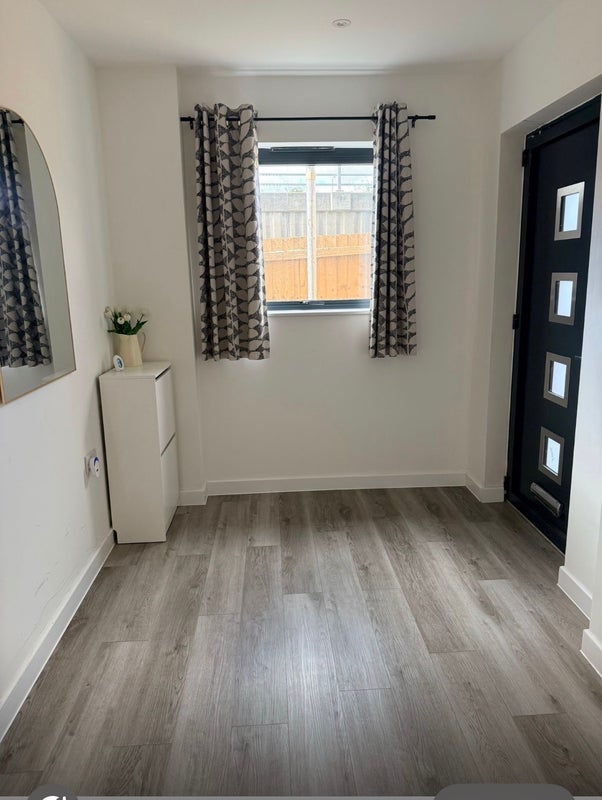 Room North Circular Road in Greater London