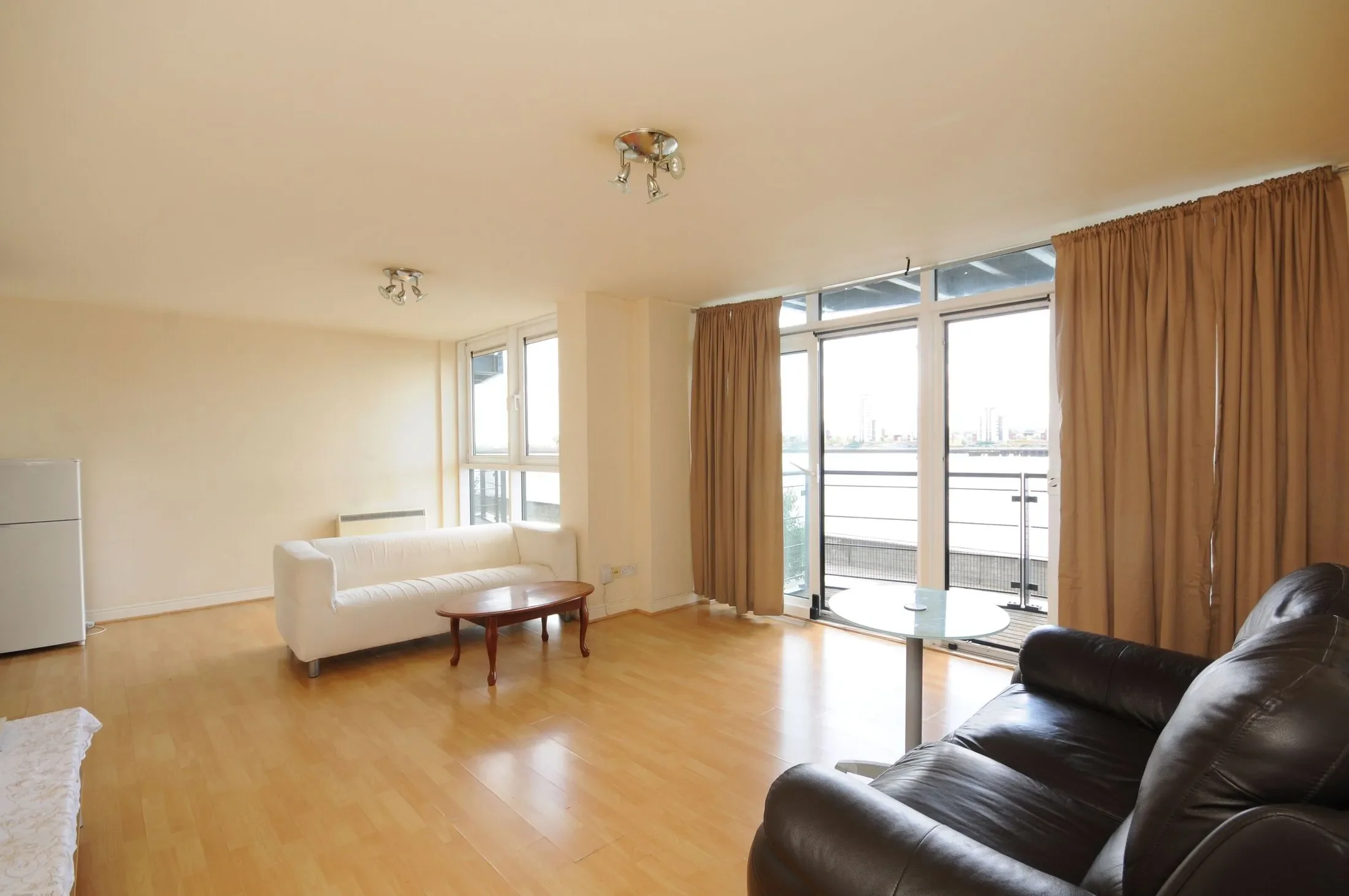 Flat Lowestoft Mews in Greater London