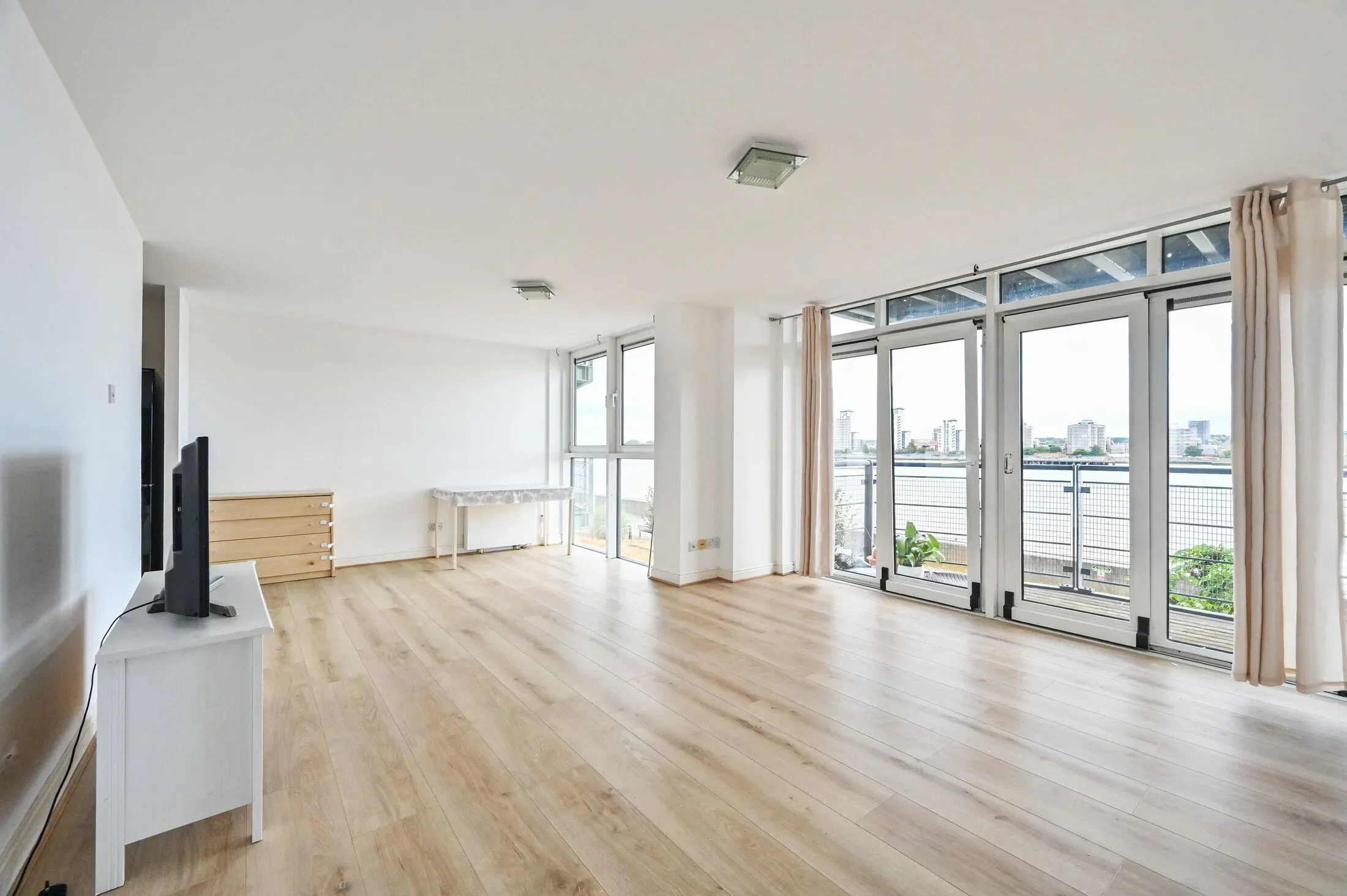 Flat Lowestoft Mews in Greater London