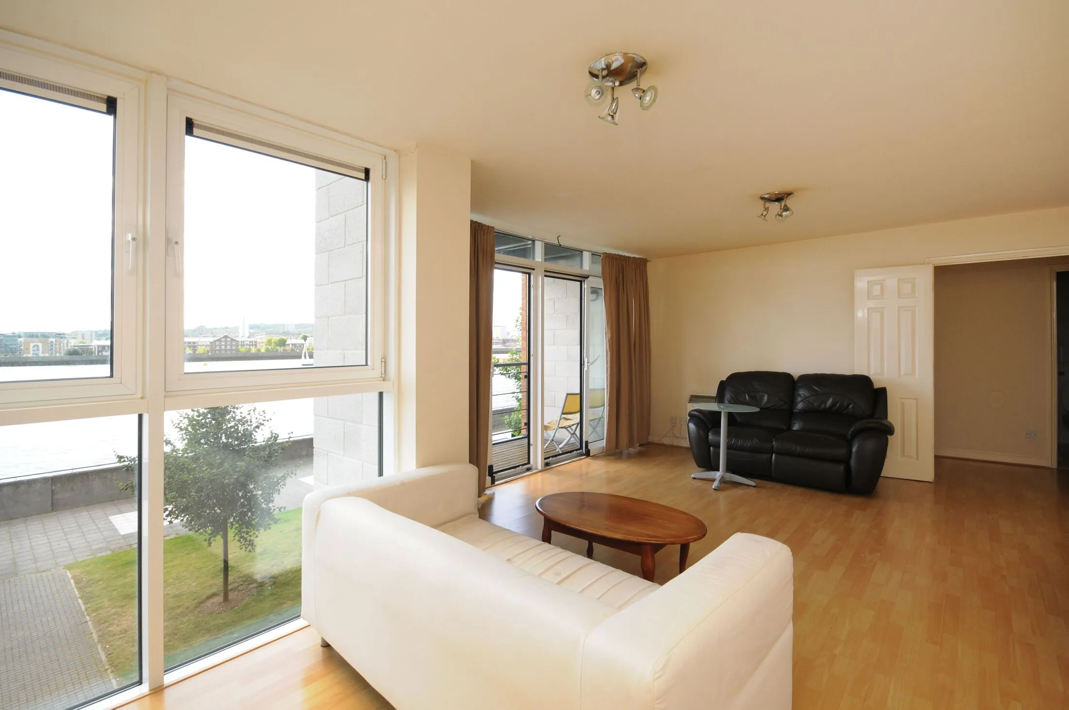 Flat Lowestoft Mews in Greater London