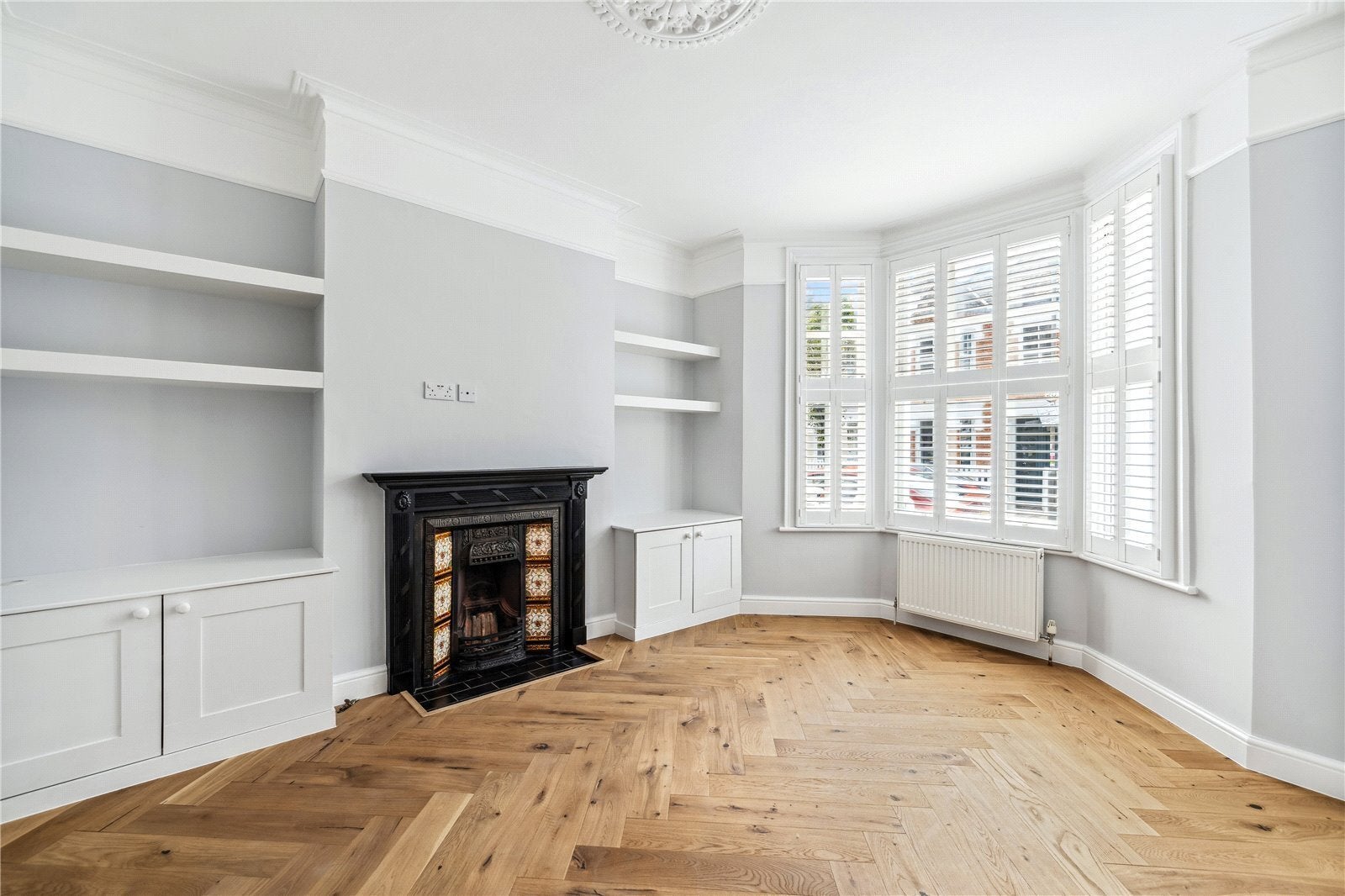 Flat St. Ann's Hill in Greater London