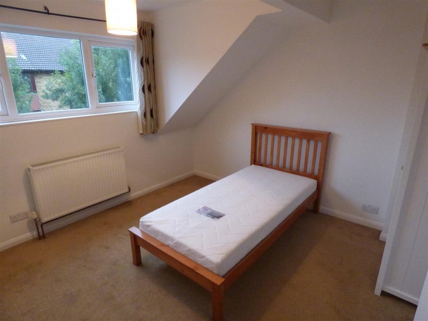 Flat Mead Avenue in Slough