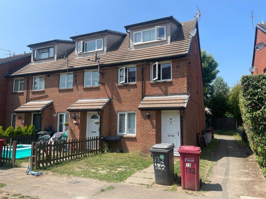 Flat Mead Avenue in Slough