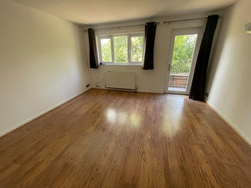 Flat Mead Avenue in Slough