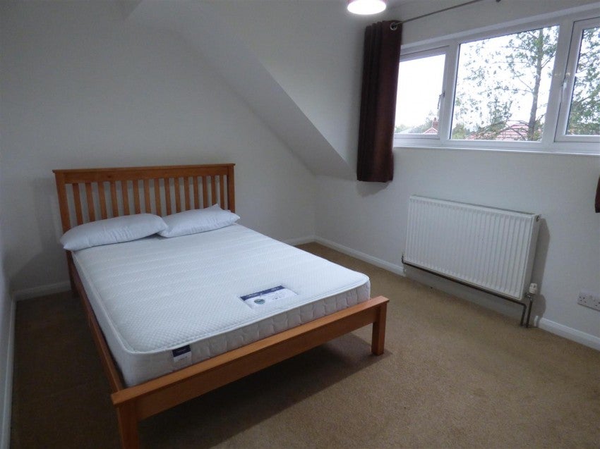Flat Mead Avenue in Slough
