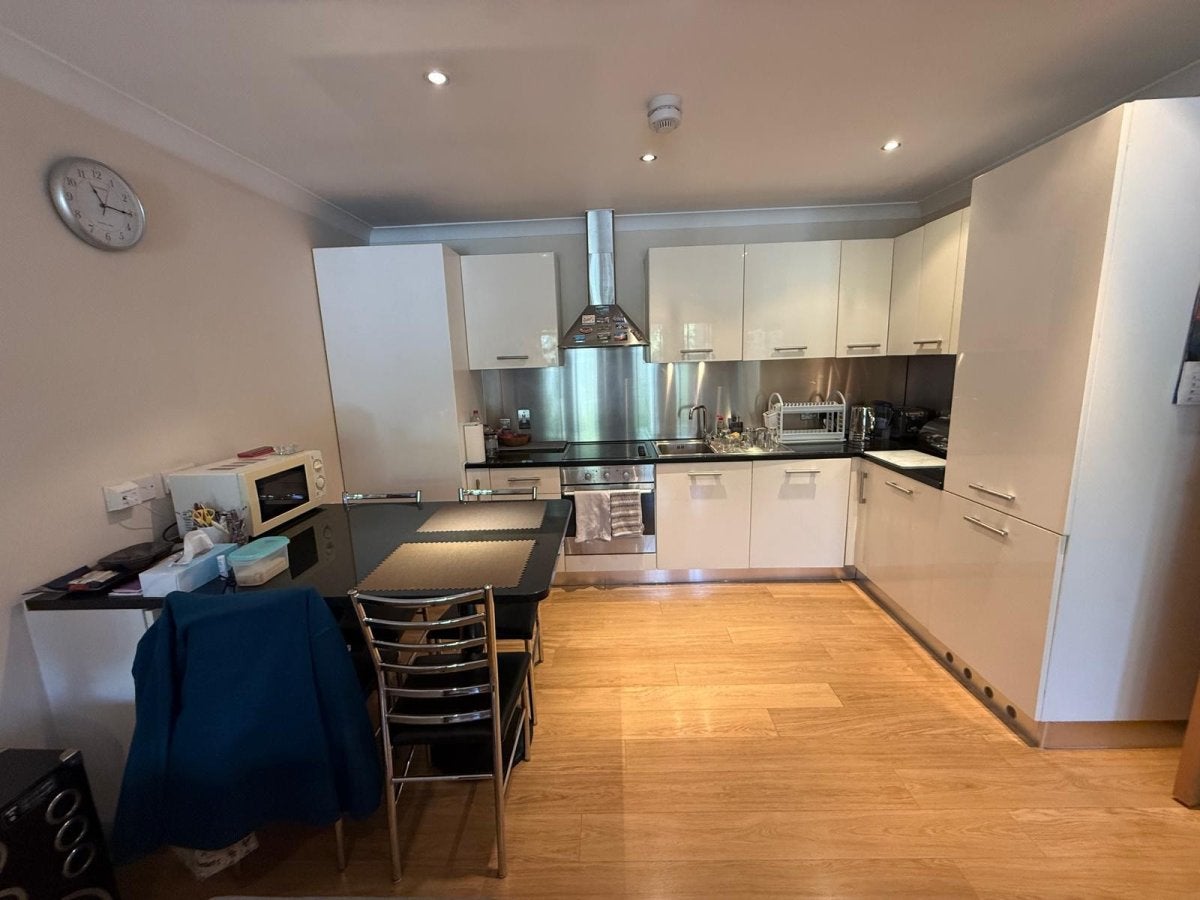 Flat Gladbeck Way in London