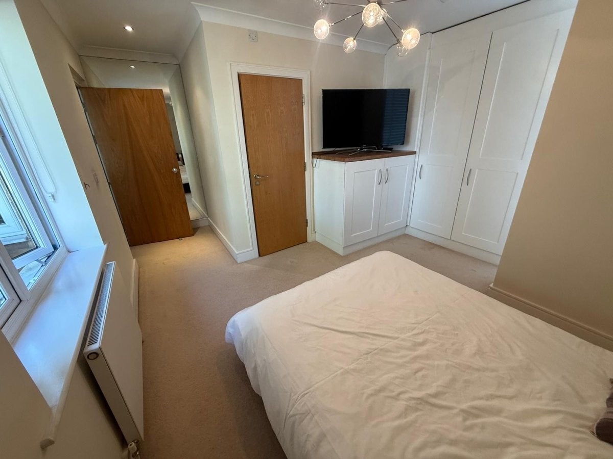 Flat Gladbeck Way in London