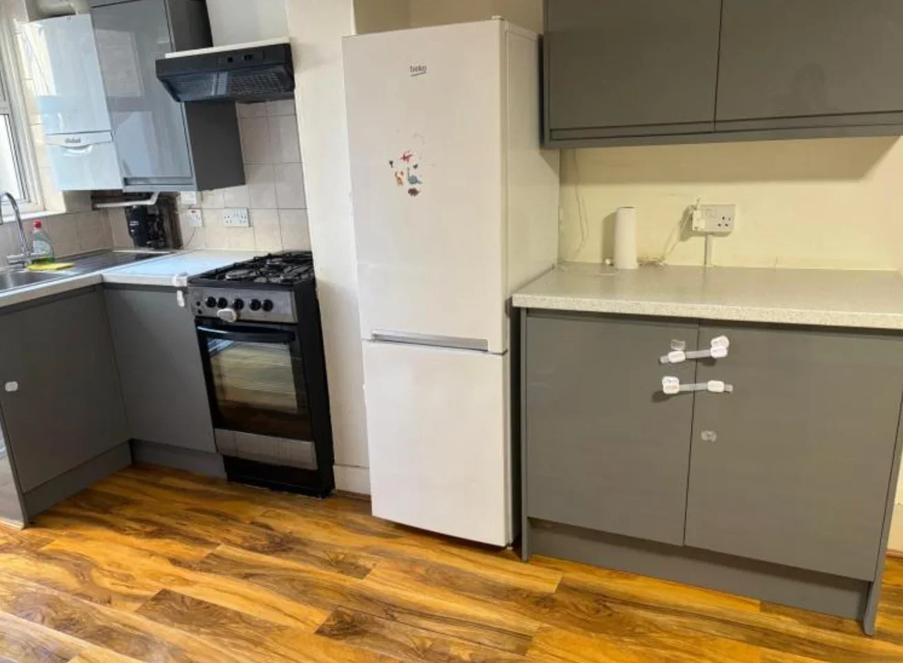 Flat Mildenhall Road in Greater London