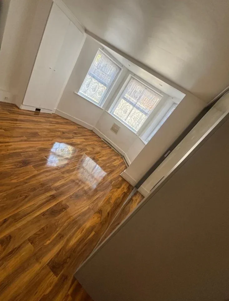 Flat Mildenhall Road in Greater London
