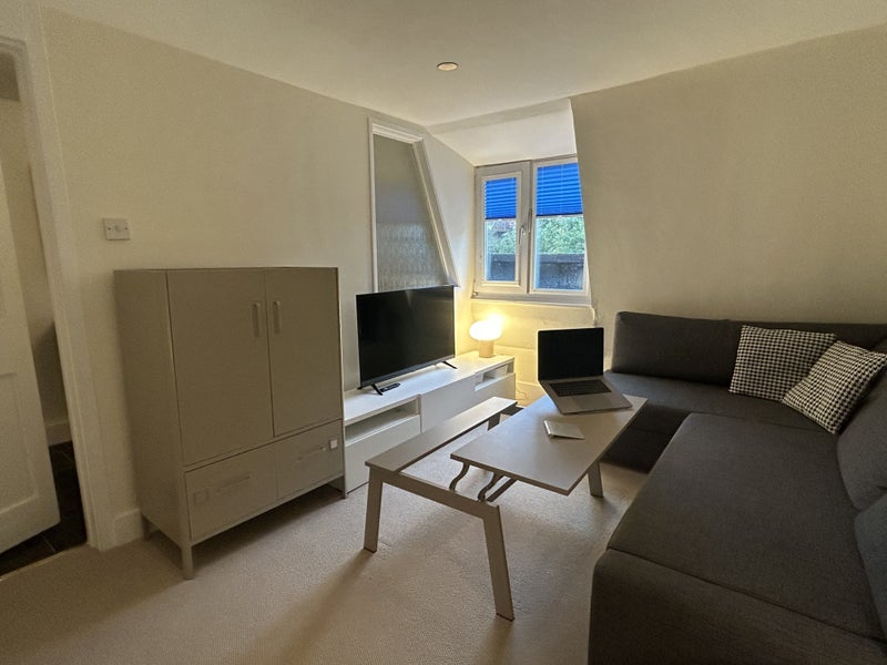 Room Ambrose Road in Bristol
