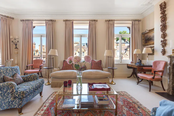 Flat Mount Street in City of Westminster