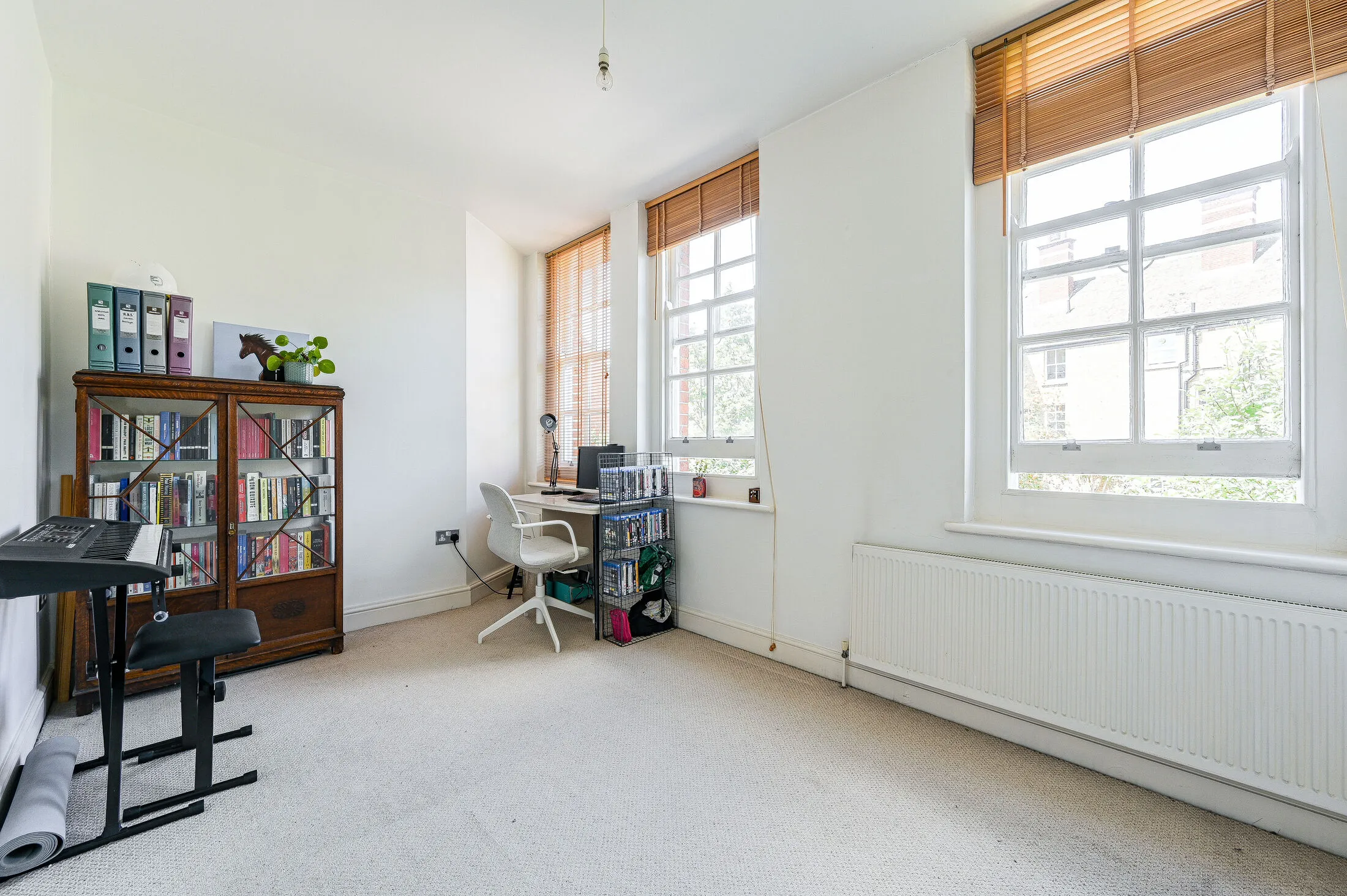 Flat Burnt Ash Road in Greater London