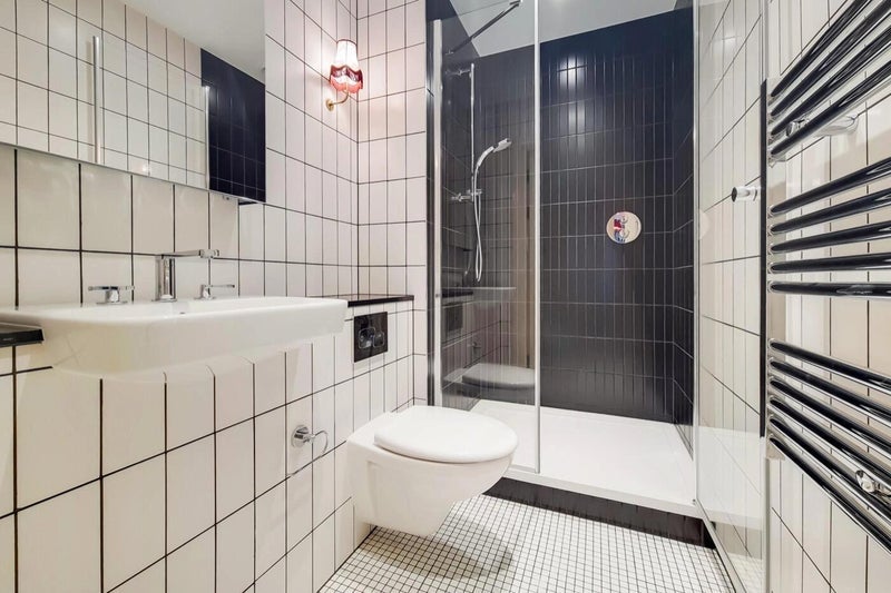 Room Atlantic Crescent in Greater London