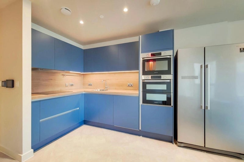 Room Atlantic Crescent in Greater London