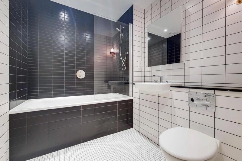 Room Atlantic Crescent in Greater London