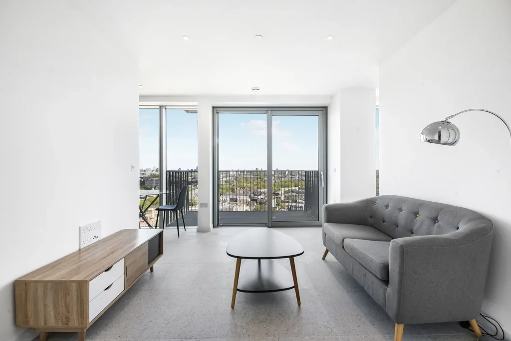 Flat Tapestry Way in Greater London