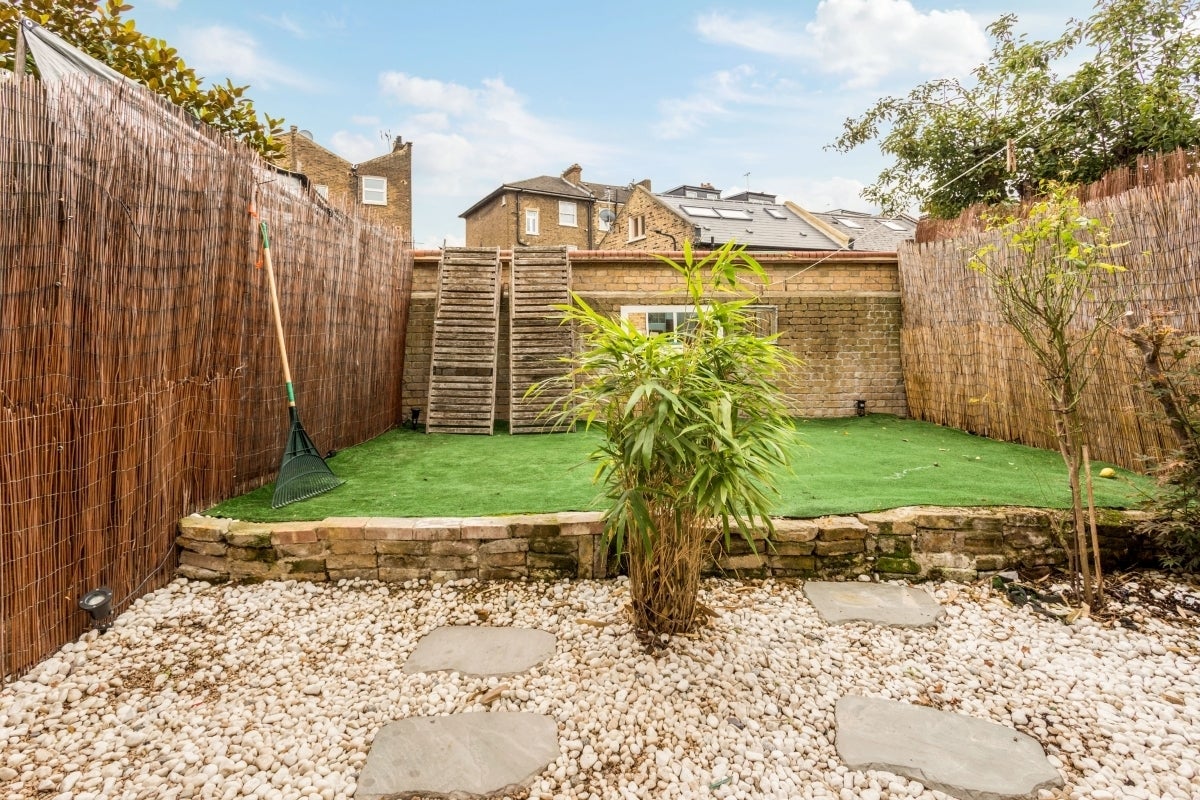 Flat Glengall Road in Greater London