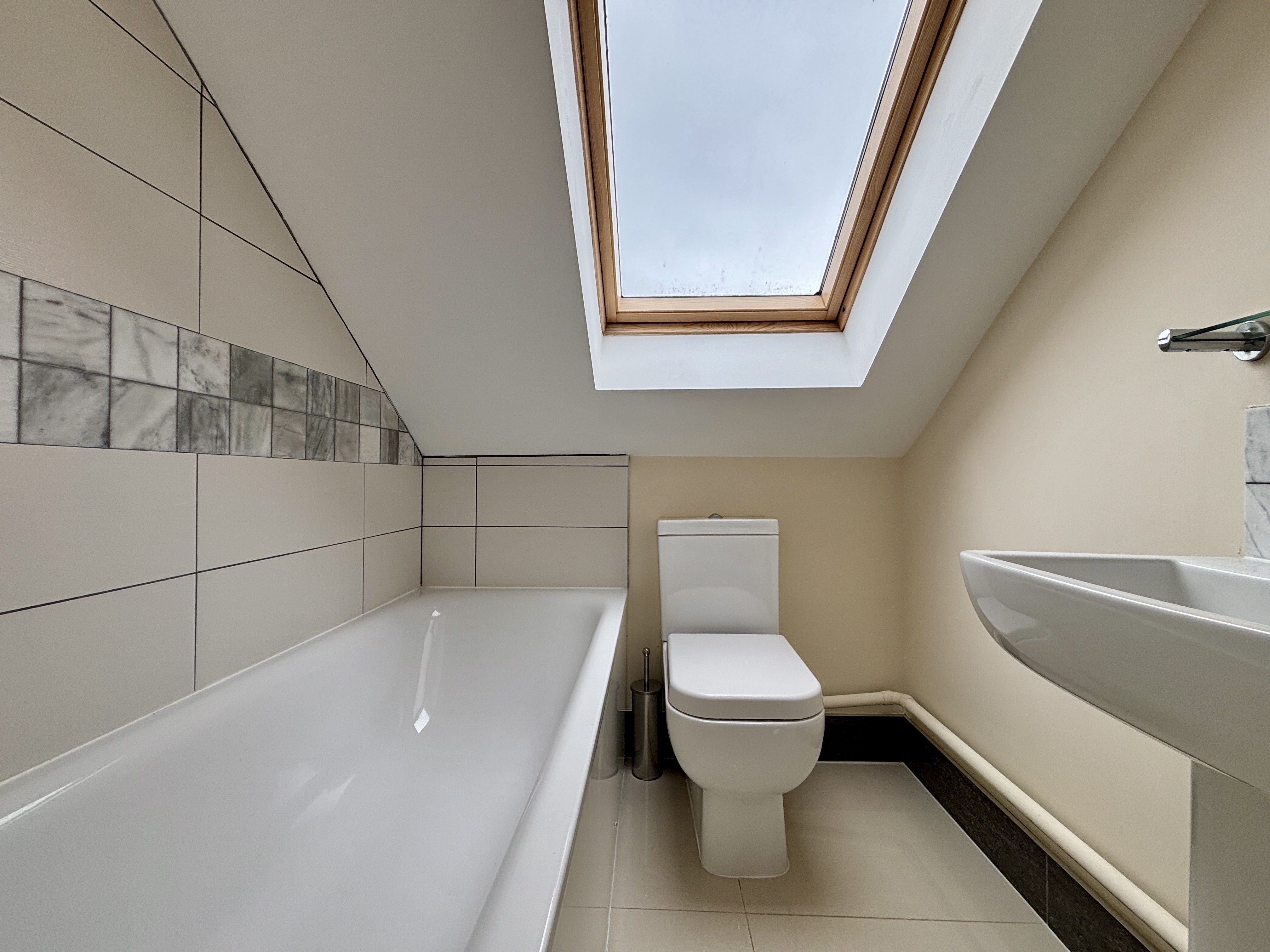 Flat Ravenscroft Road in Greater London