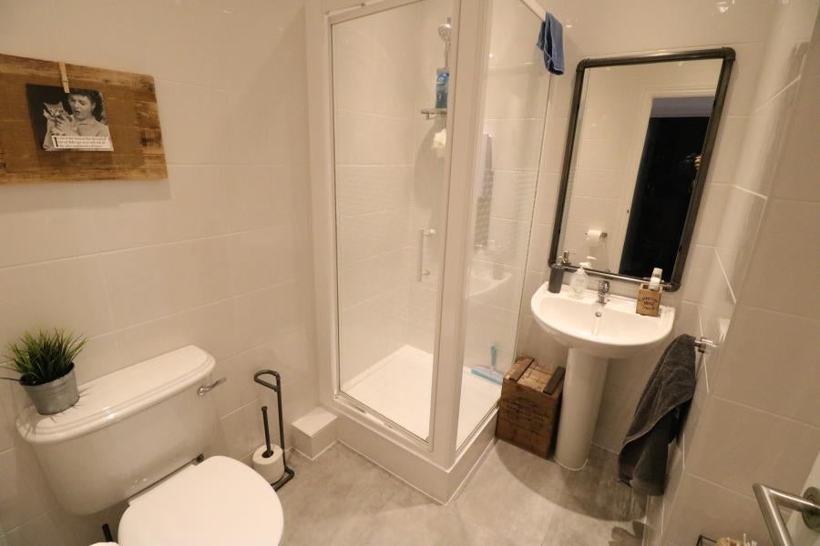 Flat Millers Green Close in Greater London