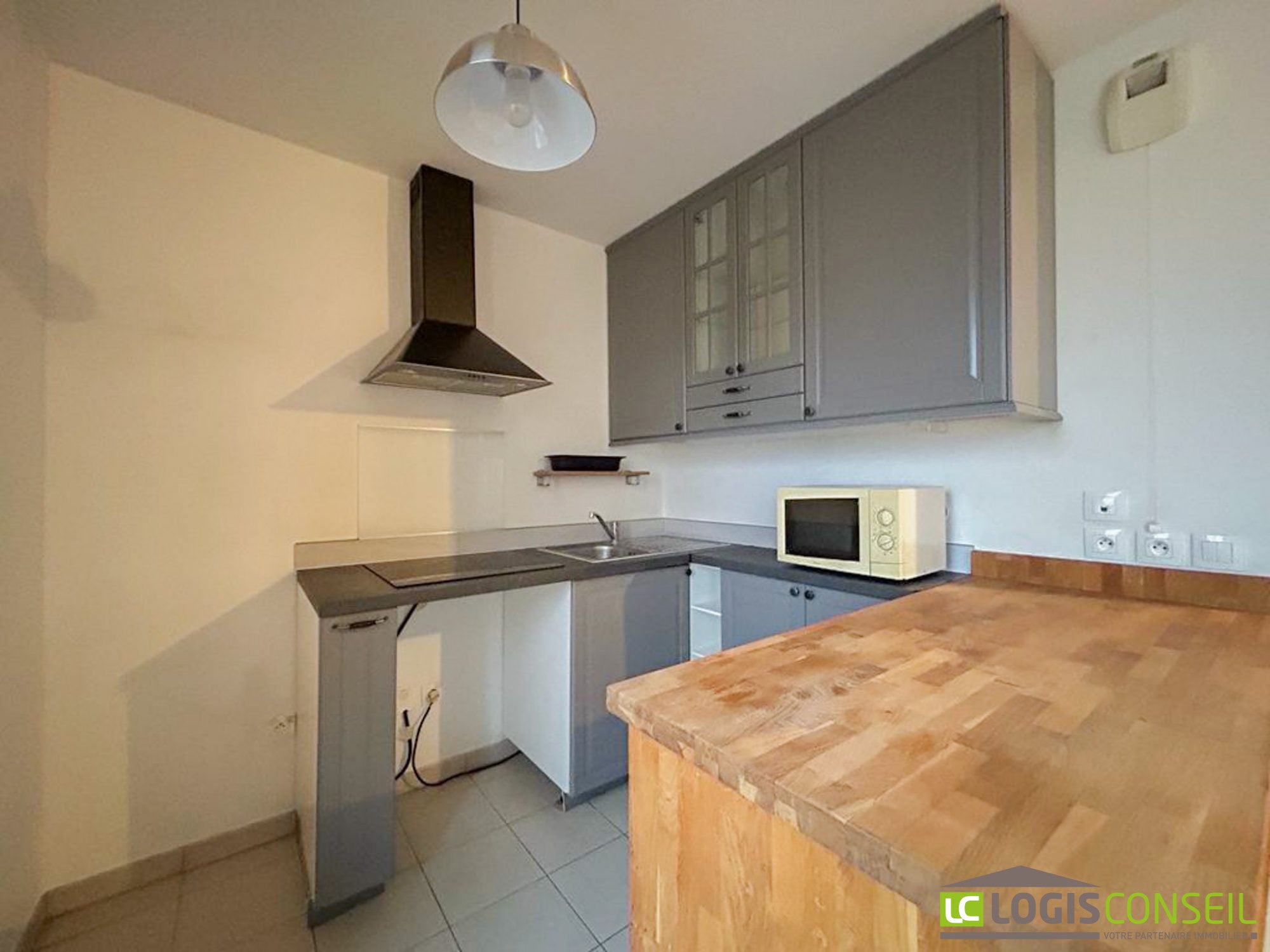 Flat Rue Assia Djebar in Bagneux