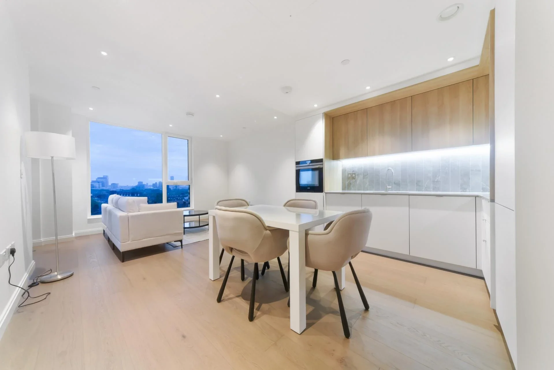 Flat Kennington Lane in Greater London