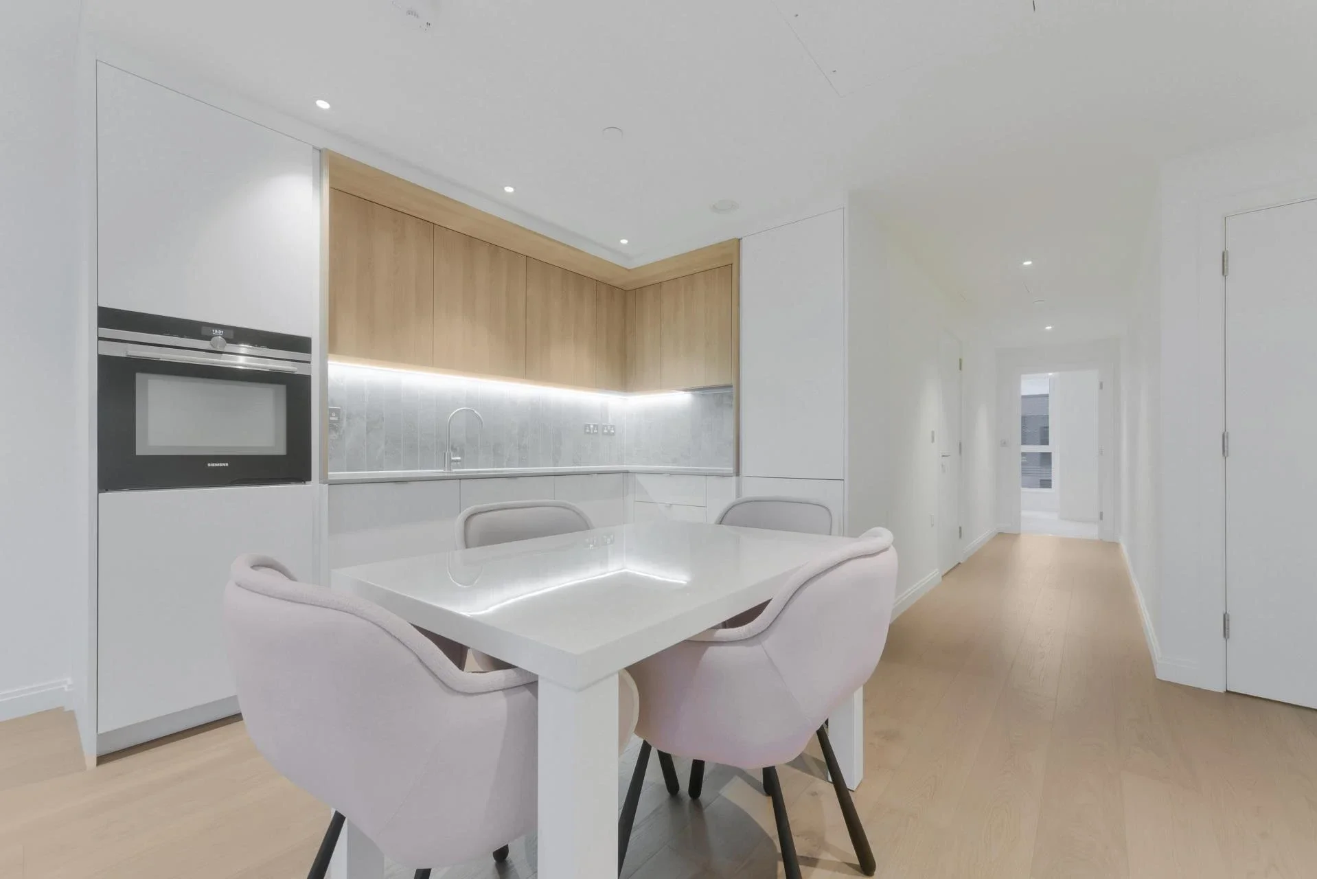 Flat Kennington Lane in Greater London