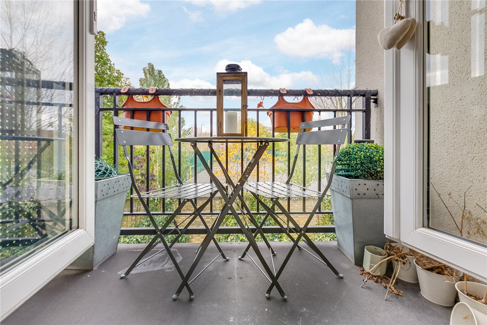 Flat Beechcroft Road in Greater London