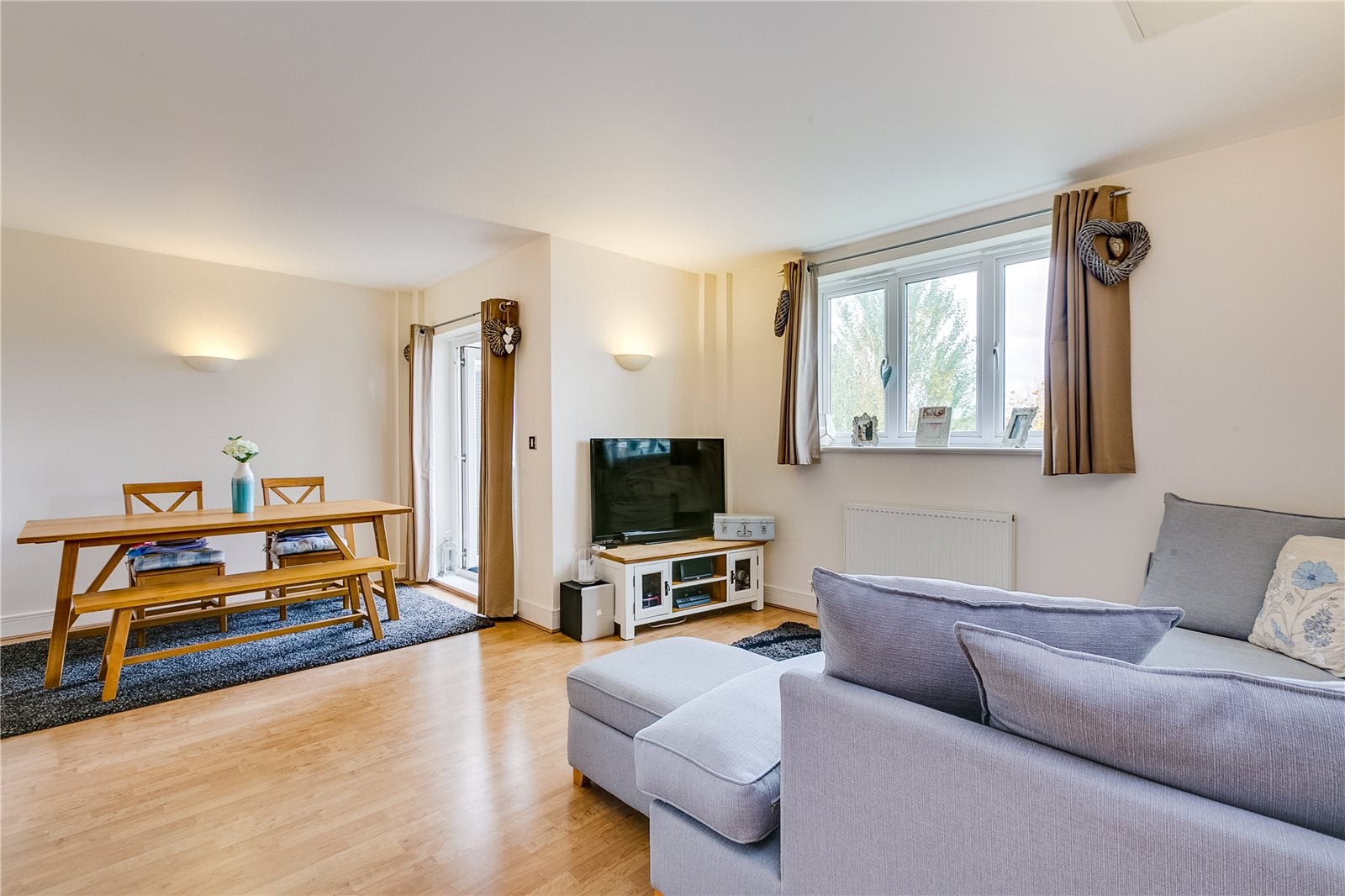 Flat Beechcroft Road in Greater London