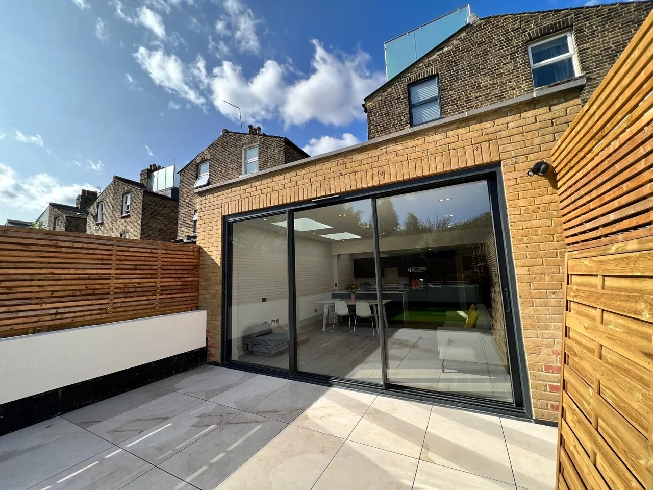 Room Earlsfield Road in Greater London