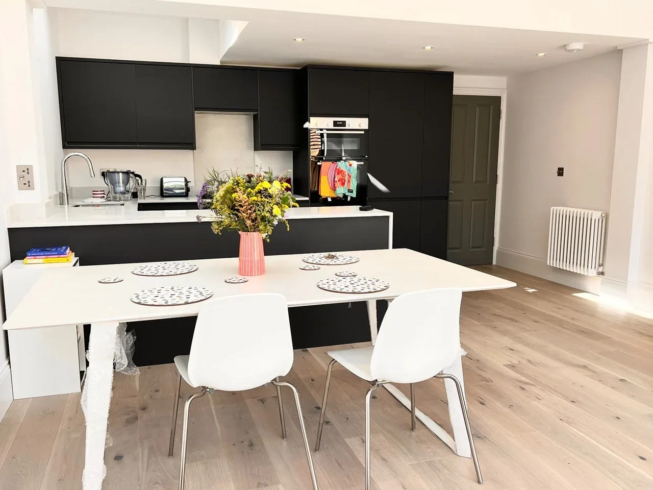 Room Earlsfield Road in Greater London