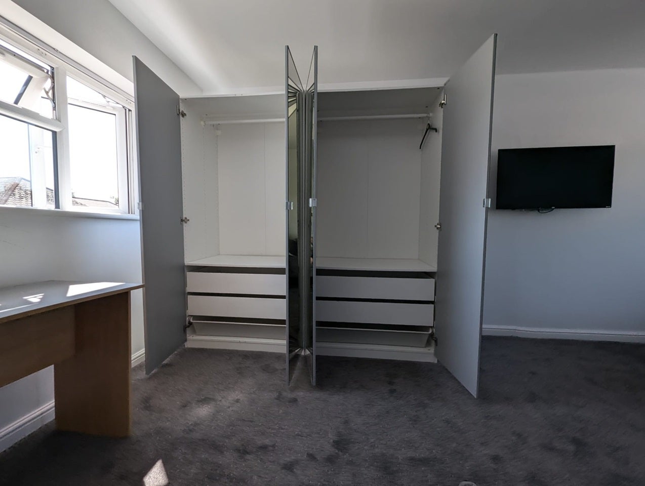 Room St. Andrew's Way in Slough