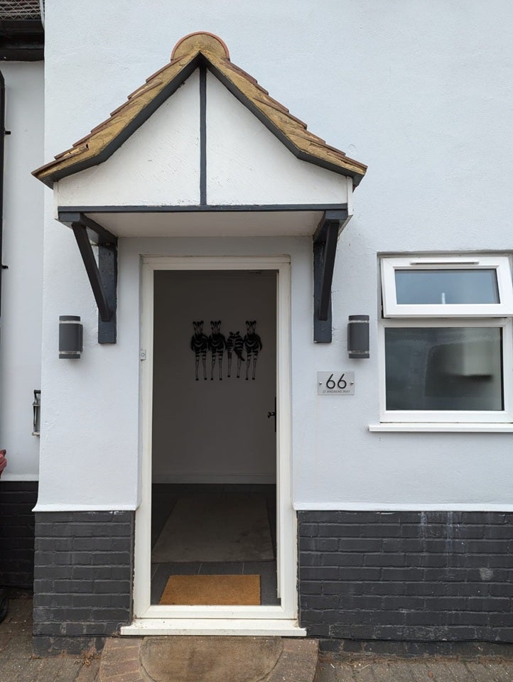 Room St. Andrew's Way in Slough