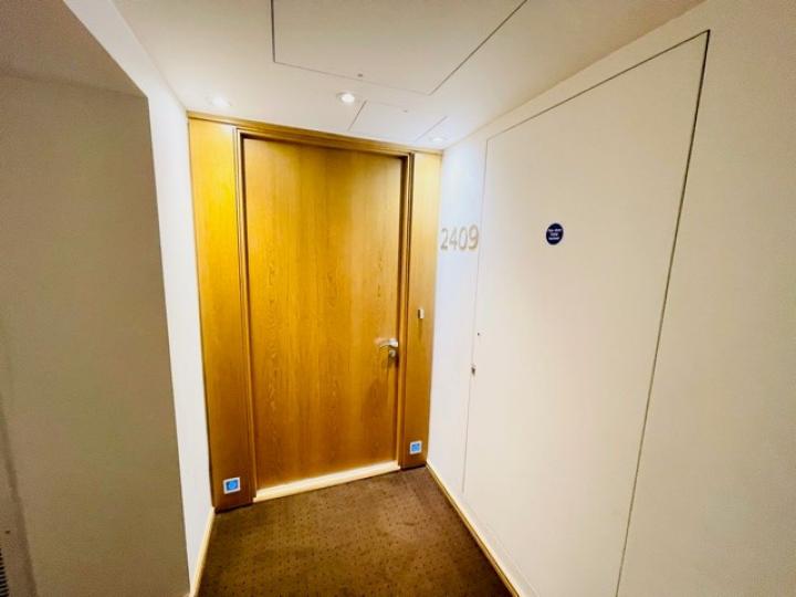 Flat Hertsmere Road in Greater London