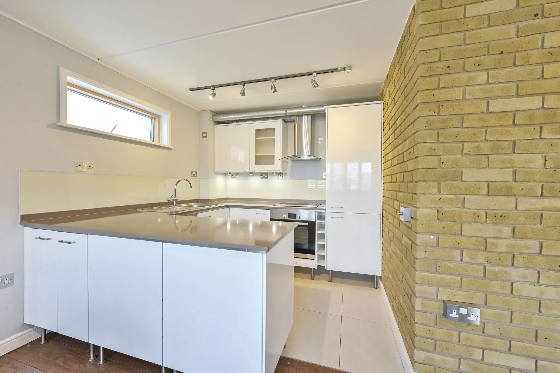 Flat Thornton Road in Greater London