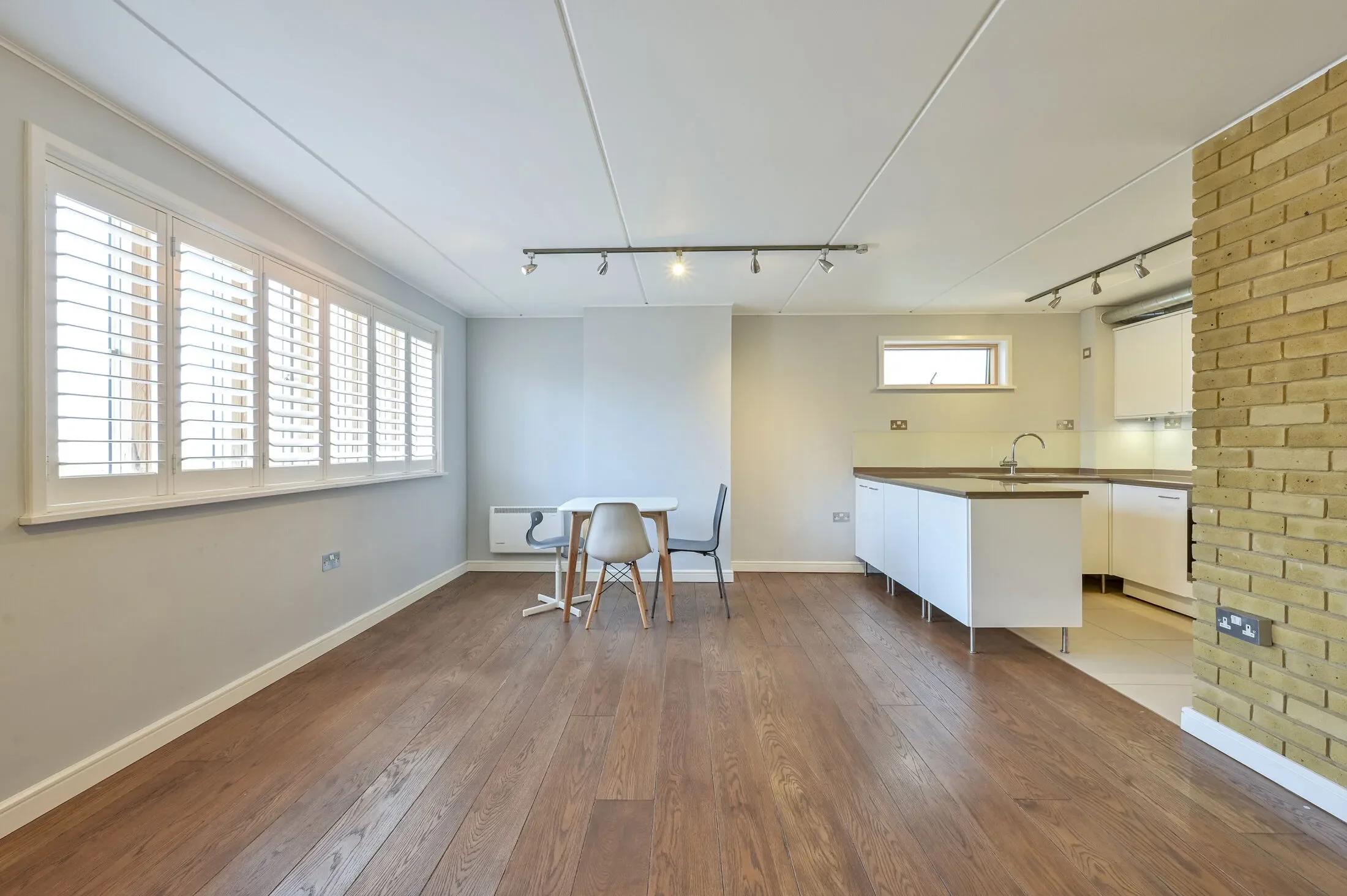 Flat Thornton Road in Greater London