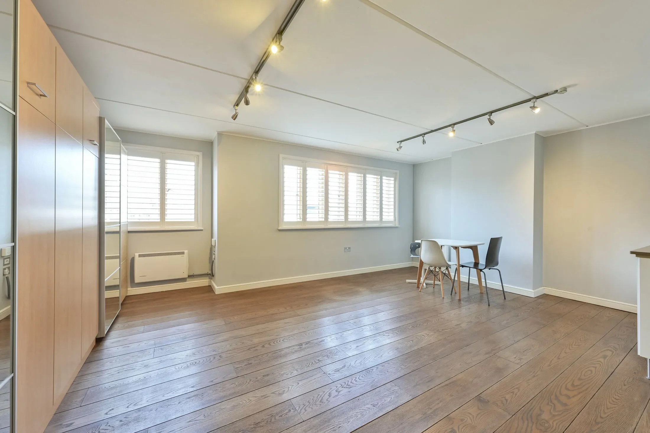 Flat Thornton Road in Greater London