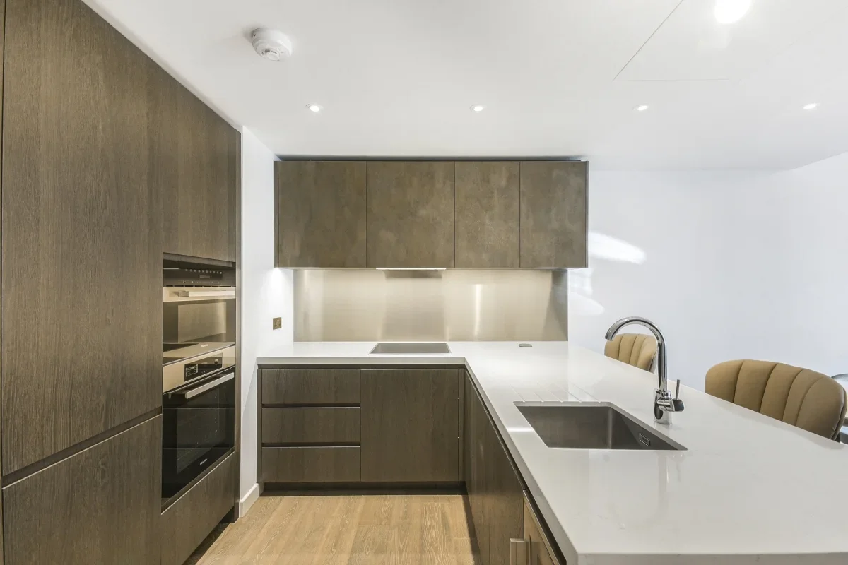 Flat Carnation Way in Greater London
