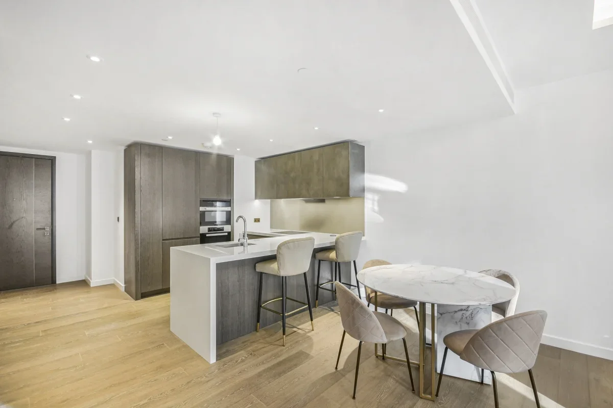 Flat Carnation Way in Greater London