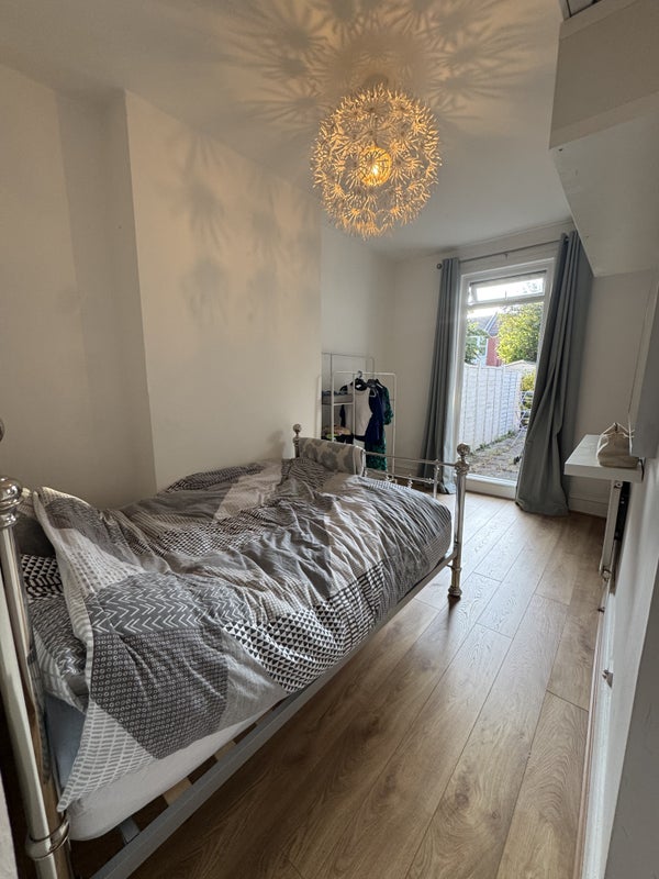 Room Sirdar Road in Greater London