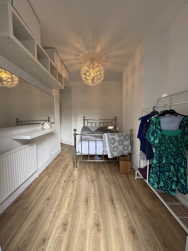 Room Sirdar Road in Greater London