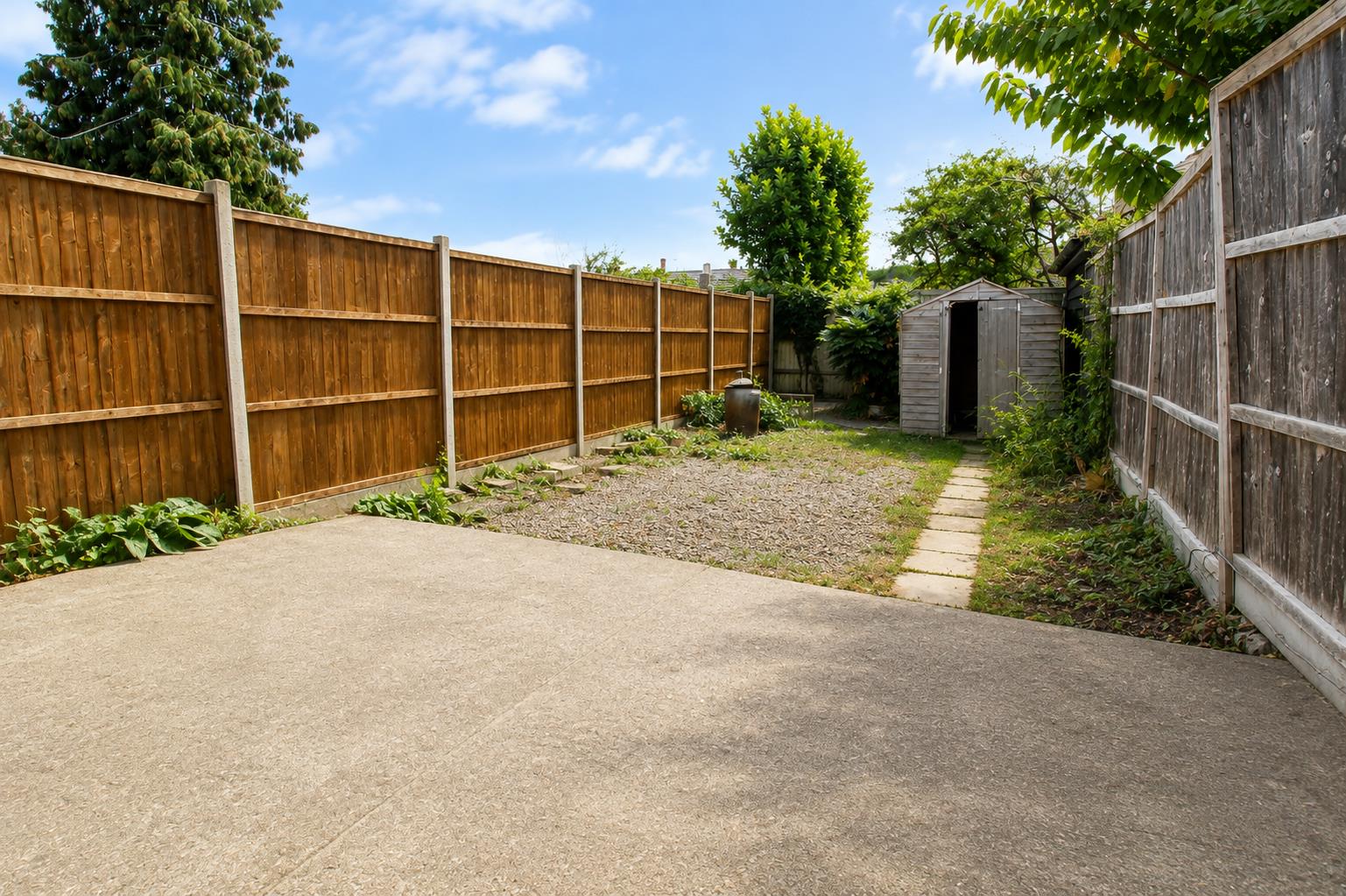 Flat St. John's Road in Dacorum