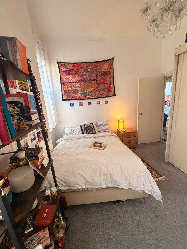 Room George Lane in Greater London
