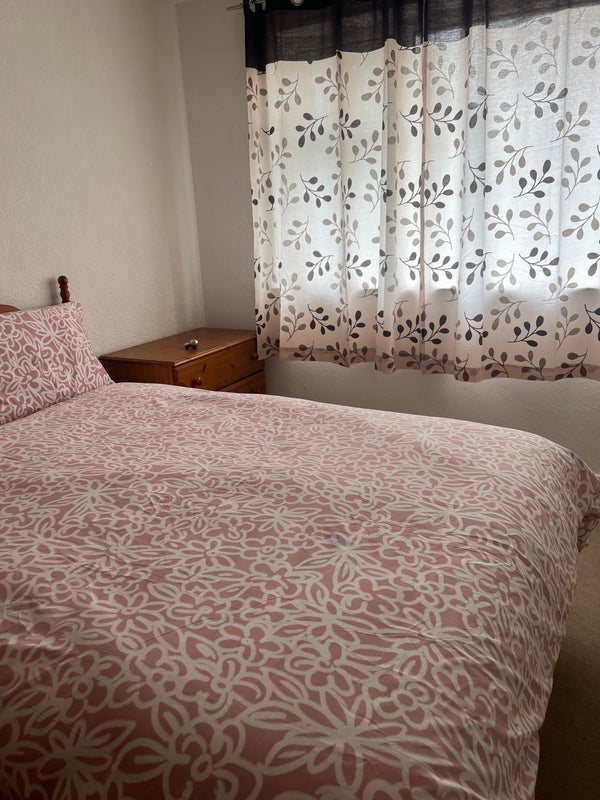 Room Barrowfield Road in Manchester