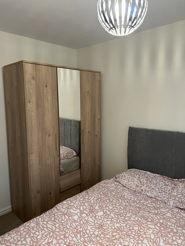 Room Barrowfield Road in Manchester