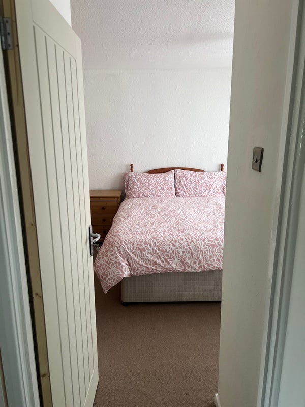 Room Barrowfield Road in Manchester