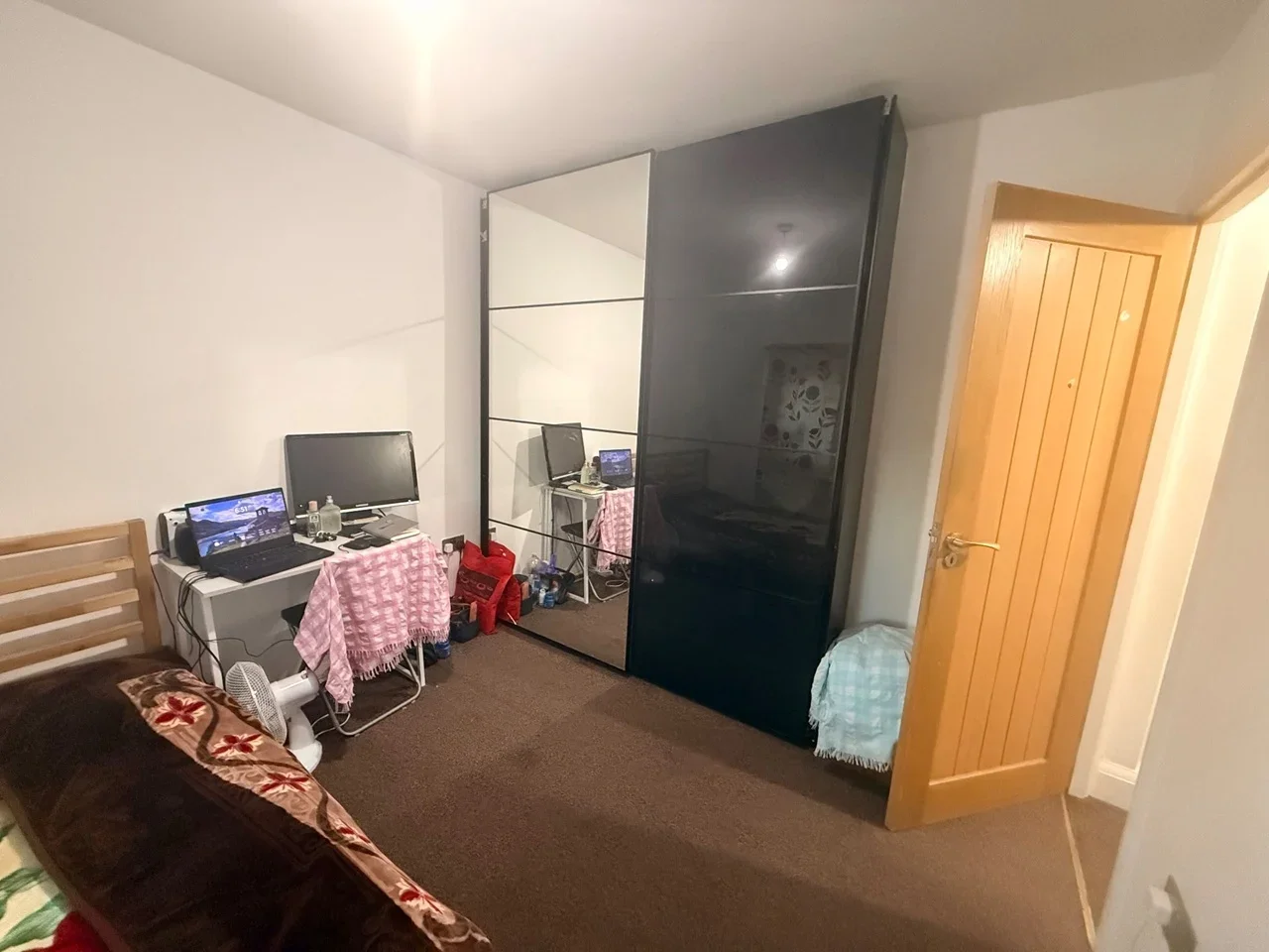 Room Corporation Avenue in Greater London