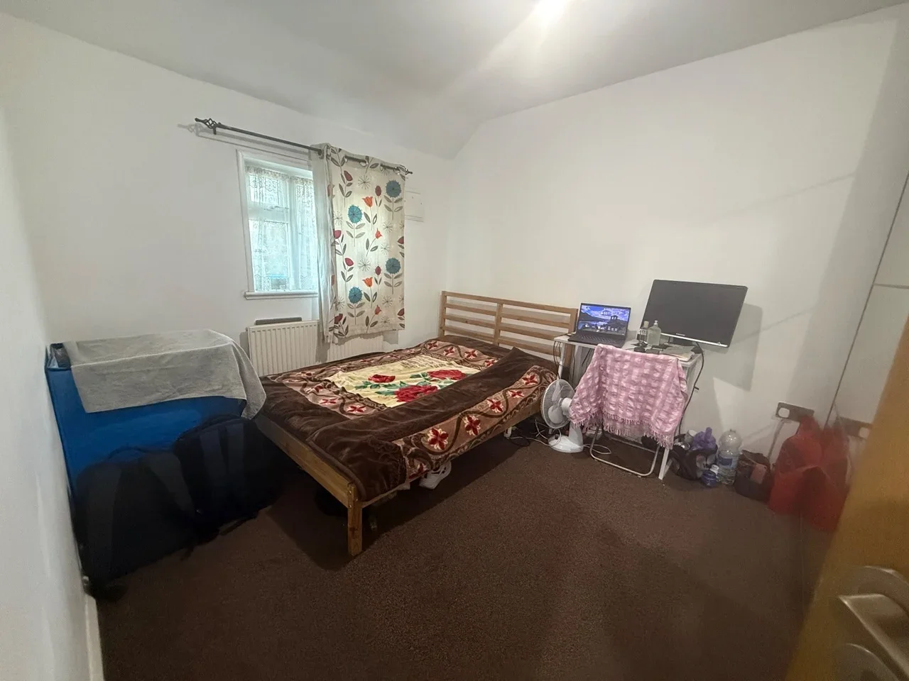 Room Corporation Avenue in Greater London