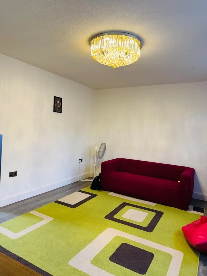 Room Corporation Avenue in Greater London